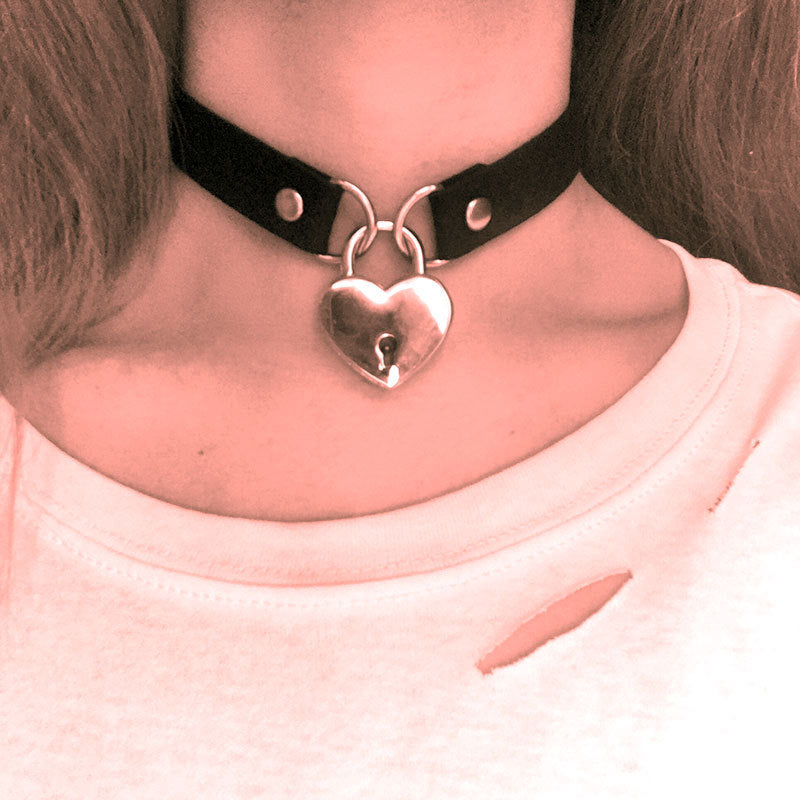 Gothic Heart Chain Choker Collar – Adjustable Leather BDSM Necklace for Women